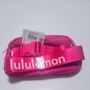 Lululemon Everywhere Belt Bag 1L- Sonic Pink/White
